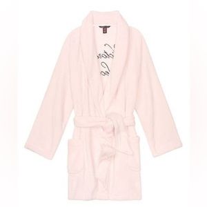 New Victoria Secret supersoft light pink bathrobe